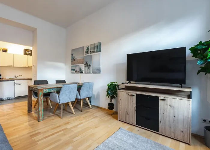 Apartment Cozy Steps Away From Wiener Stadthalle *